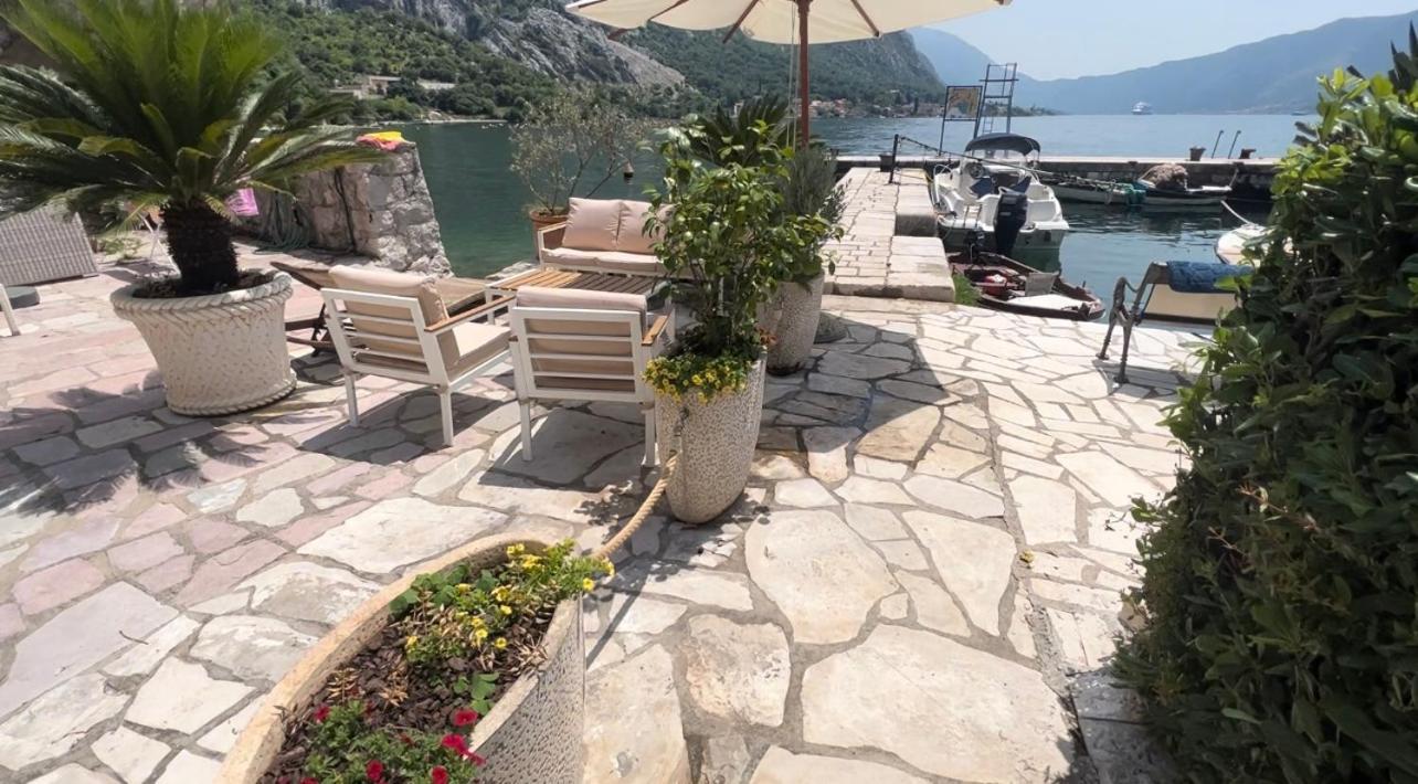 Apartment Lukiduki At The Beach - Kotor Exterior photo